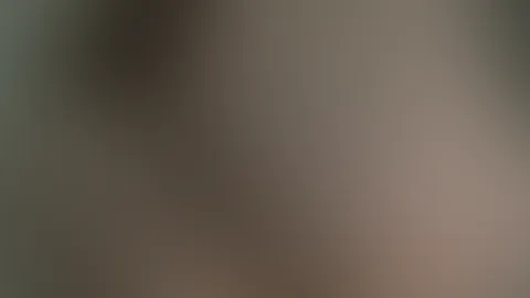 Schau genau hinđ. Look closelyđ.