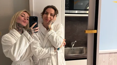 Mit meiner heißen Freundin vor der Sauna