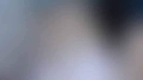 Wenn ich so neben dir auf dem Sofa liege, und du nach der Arbeit nach Hause kommst...was ziehst du mir als erstes aus?đ