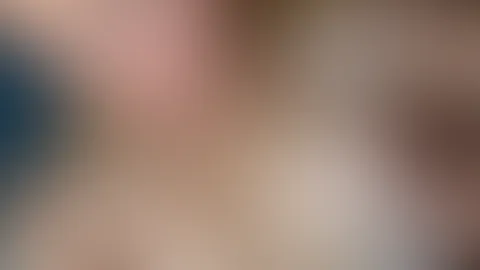 Würdest du ihn zwischen meine Titten legen, wenn ich dich darum bitten würde? Ich glaube er passt ganz hervorragend dazwischen🥵