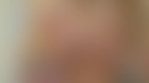 Der würde doch gut zwischen meine titten passen 🤤😈