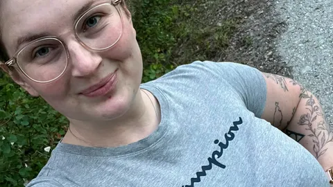 Blank ziehen muss ja bei mir immer sein 🔥 gefallen dir titten, a***h oder p***y draußen am besten? 😍