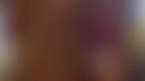 Ich reite meinen Dildo auf dem Bett
