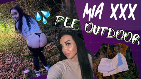 MiaXXX pee Outdoor