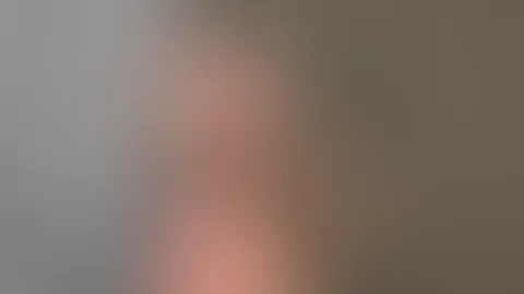 Hast du Lust auf S*x zu Mittag? 😈😛 ich bin ready, nackt und auf dem Bett 🫶🤫