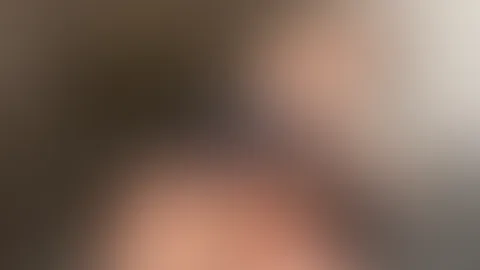 Ich weiß genau, wie ich dich ansehen muss… 😈 Ein Blick über die Schulter, ein kleines Lächeln – und schon knistert es. Die Frage ist nur: 👉 Traust du dich näher zu kommen? 👉 Oder willst du erst seh